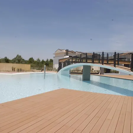 Lovely Flat In A Modern With Pool ביביונה