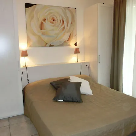 דירה Lovely Flat In A Modern With Pool ביביונה