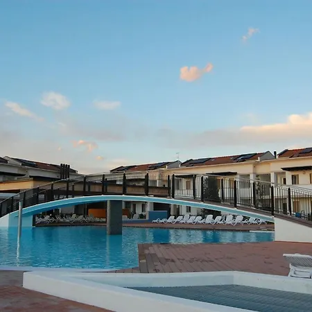 Lovely Flat In A Modern With Pool דירה ביביונה