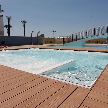 Lovely Flat In A Modern With Pool דירה *